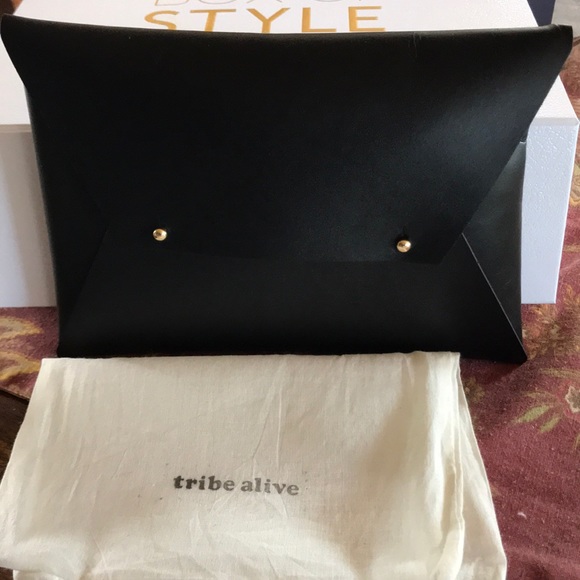 NWT Tribe Alive Black Leather Clutch Rachel - Picture 1 of 4